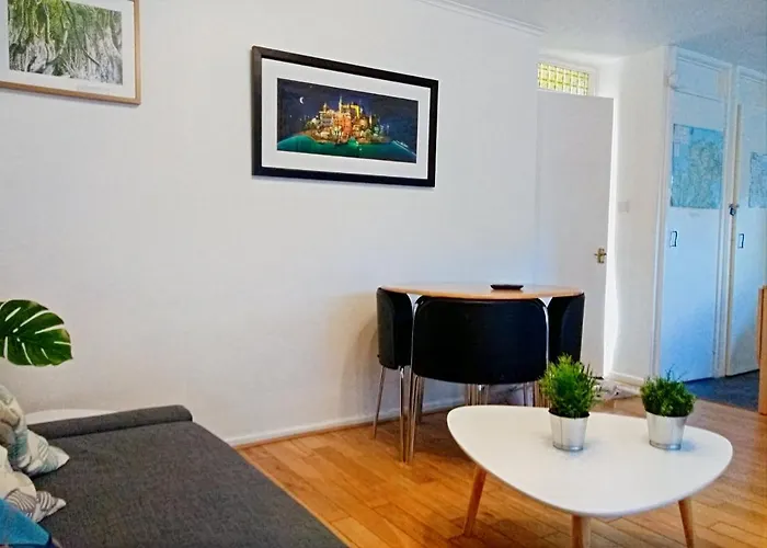 Very Central Location- Free Parking - 2 Bedrooms
